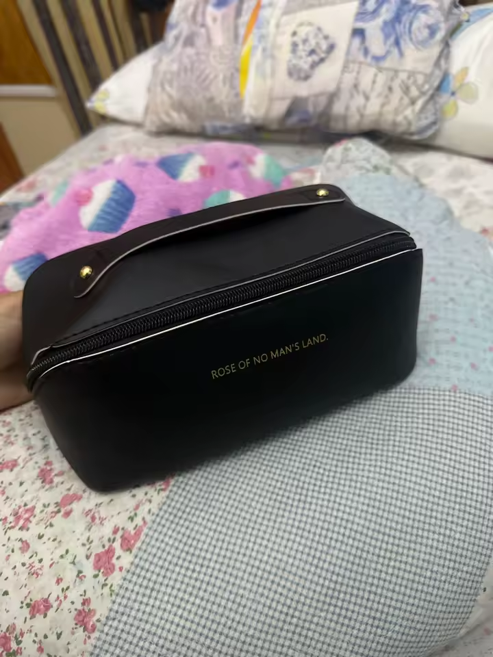 Customer photo of the black organiser